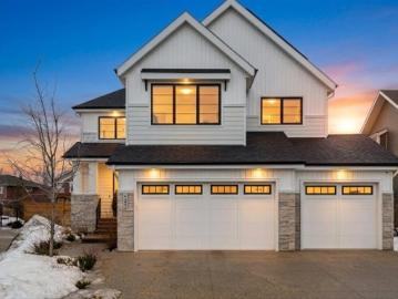 Red Deer, Alberta - Fireplace, Parking