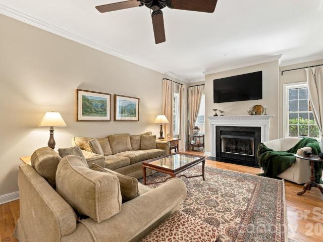 25 Jonathan Creek Drive