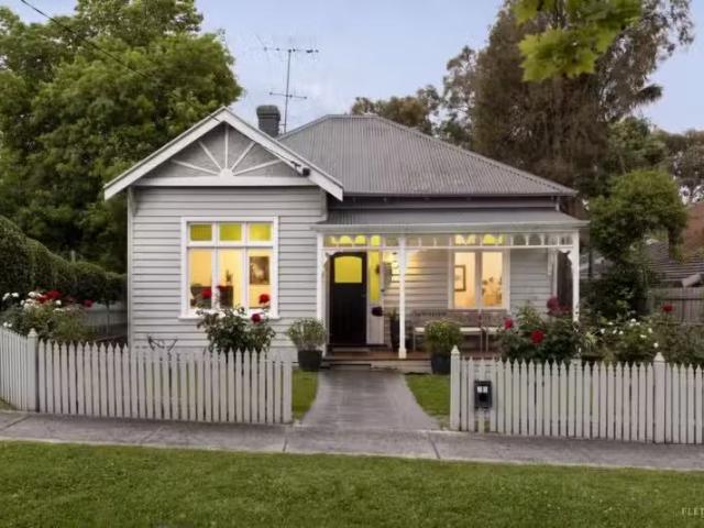 25 Kitchener Street, Deepdene VIC 3103 House Auction
