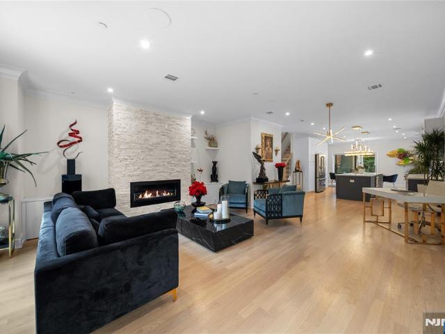25 Knox Avenue