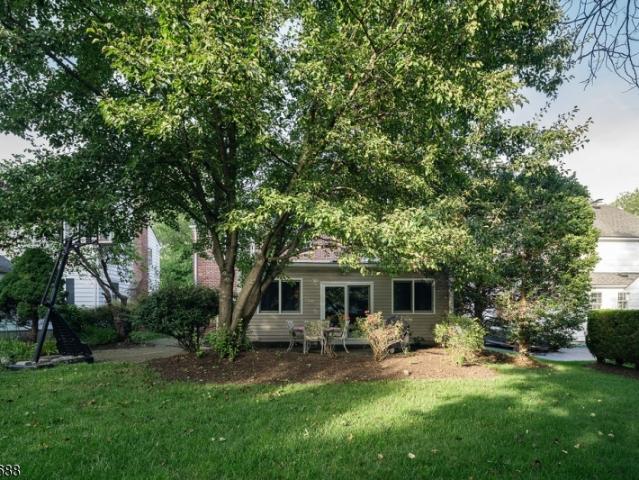 25 Knollwood Ave