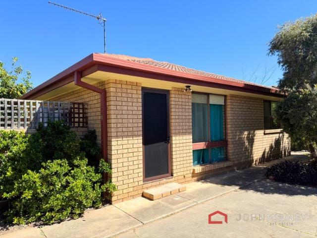 2/5 Lampe Avenue, Wagga Wagga