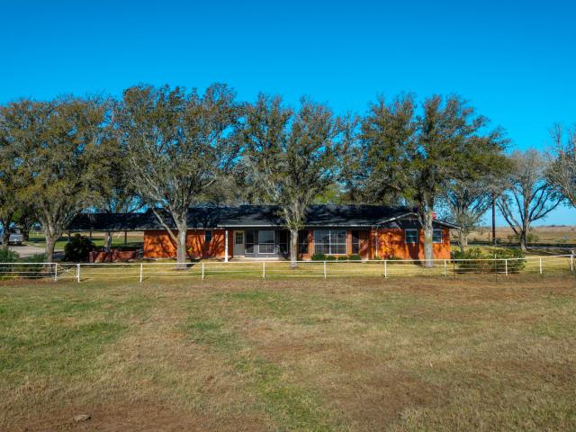 25 Labus Ln, Floresville, TX 78114 | MLS #1951