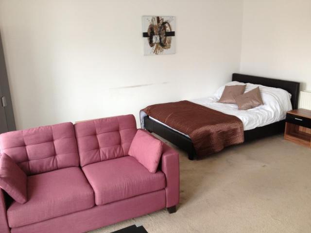 25 Larcom Street, London, SE17