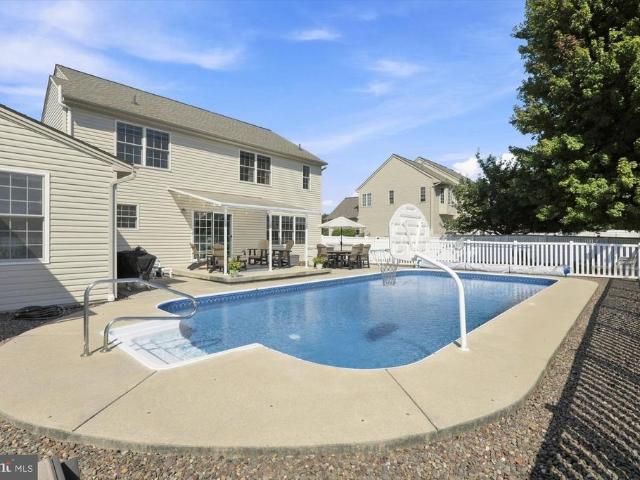 25 Lexington Dr