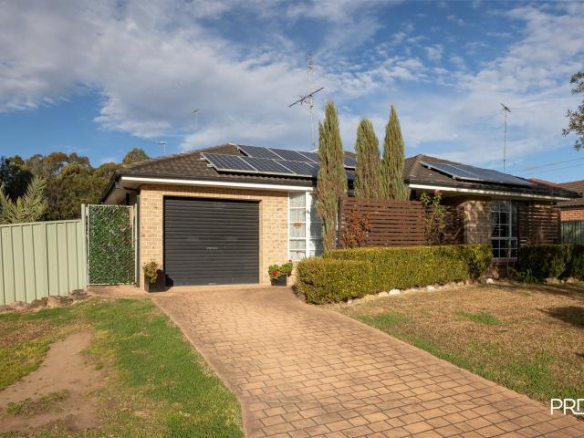 25 Linara Cct, Glenmore Park NSW 2745
