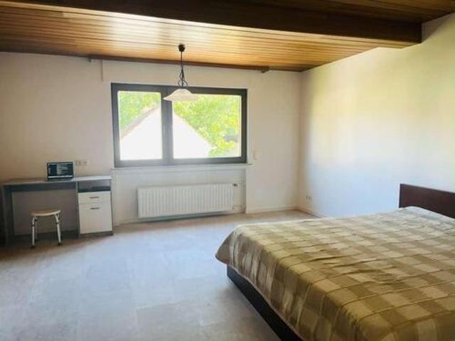25 m² möbliertes renoviertes WG Zimmer, U7 U4 direkt vor der Tür