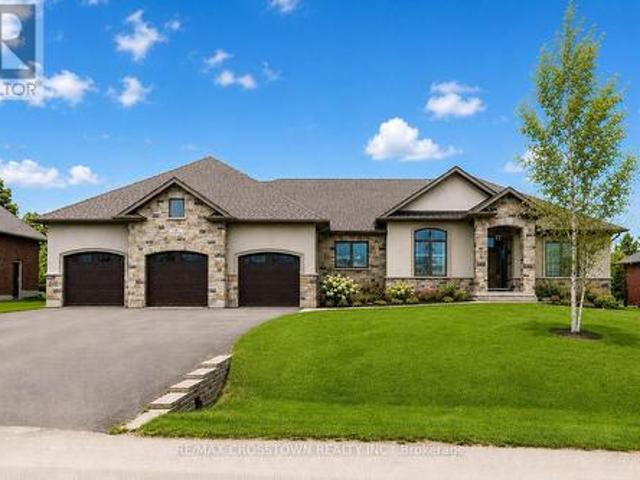 25 Mennill Drive, Springwater, ON, L0L 1Y3 house for sale | Listing ID S13653 | Royal LePage