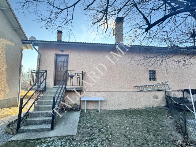 25 mn de Gap, maison mitoyenne T3 + garage double et terrain non attenant 2185 m2