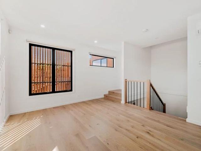 2/5 Myers Court, Doncaster, Melbourne