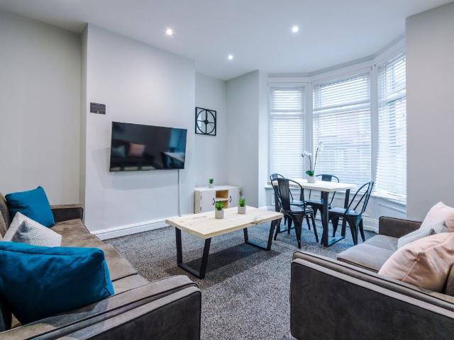 25 Norwood Terrace, Leeds LS6, 6 bed terraced house to rent, £550 pppm | PrimeLocation