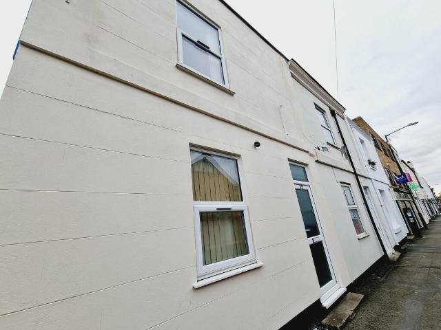 25 Oxford Street, CV32 4RA 4 bed terraced house to rent £2,400 pcm £554 pw