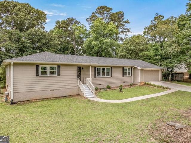 25 Pine Chase Dr, Carrollton, GA 30116