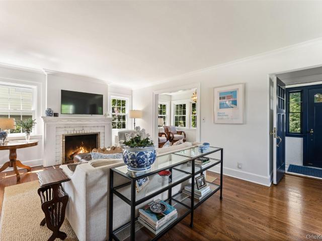 25 Pinebrook Road