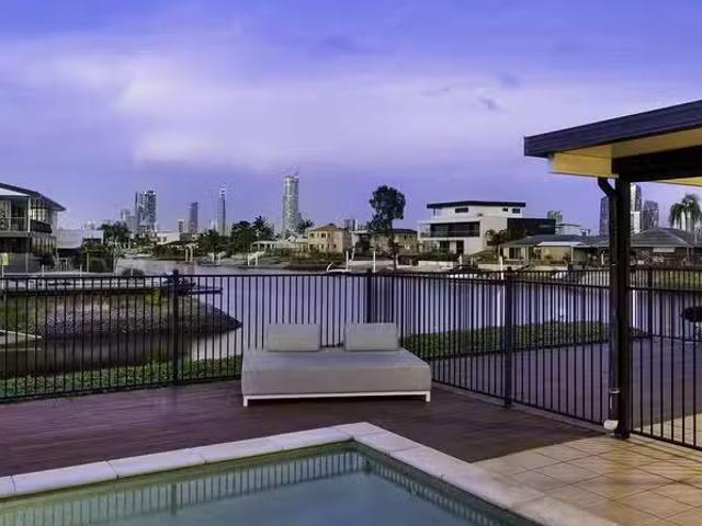 25 Poinciana Boulevard, Broadbeach Waters, QLD 4218