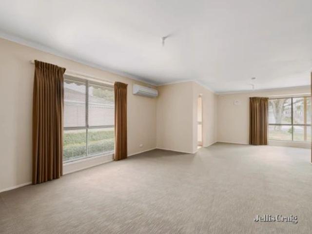 25 Salisbury Avenue, Newington, Melbourne