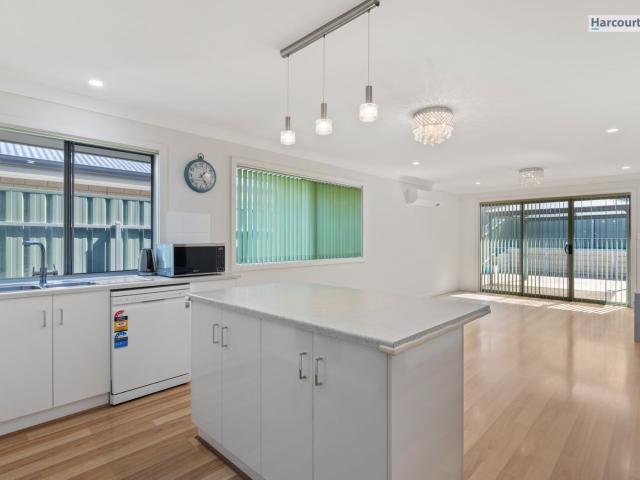 25 Seaway Road, HALLETT COVE, SA 5158