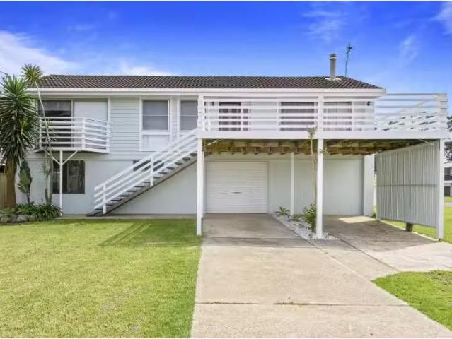 25 Shoreline Drive, North Shore House for rent Listed by Hem.