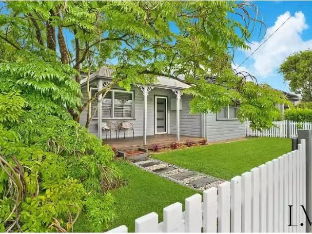 25 Sixth Street, Adamstown House for rent Listed by Carmen Fr.