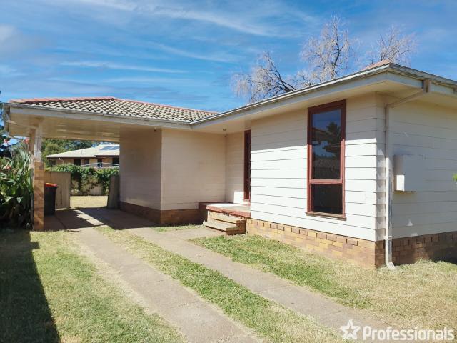 25 Sue CrescentWest Tamworth NSW 2340, Australia