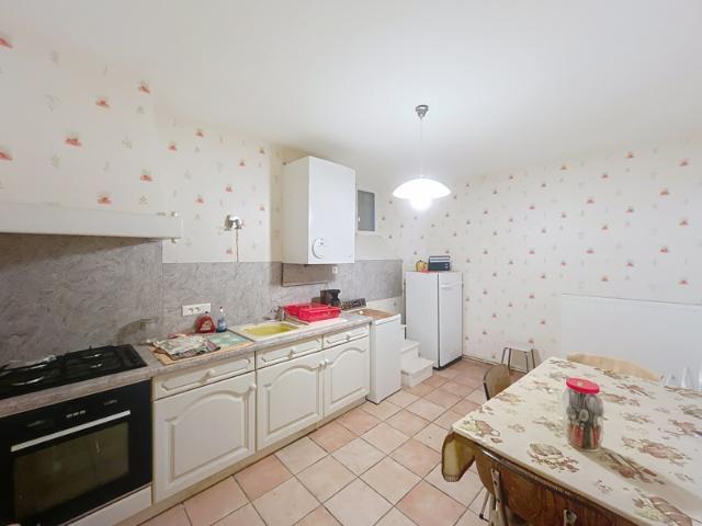25MN CLERMONT SUD, maison avec granges et jardin