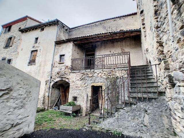 25MN CLERMONT 5MN CHAMPEIX Maison à rénover avec terrass