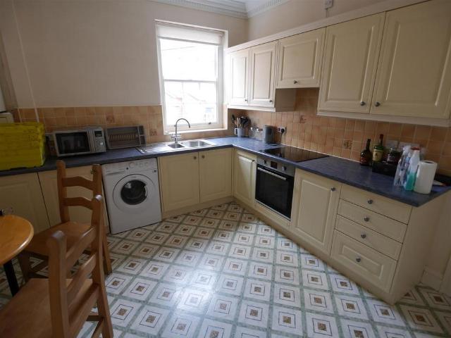 25A Bridgegate, Howden 3 bed apartment to rent £795 pcm £183 pw