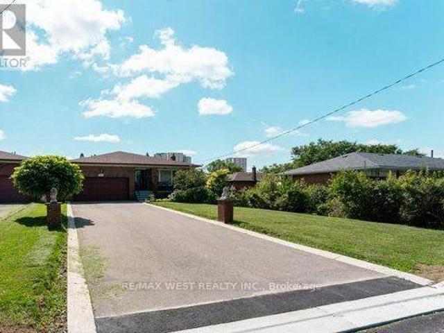 25A St Andrews Boulevard, Toronto, ON, M9R 1V9 house for sale | Listing ID W13719 | Royal LePage