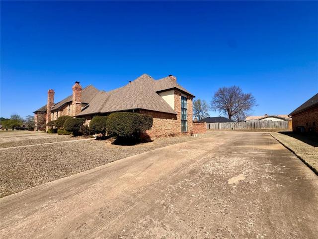 2607 N Greenbriar Place