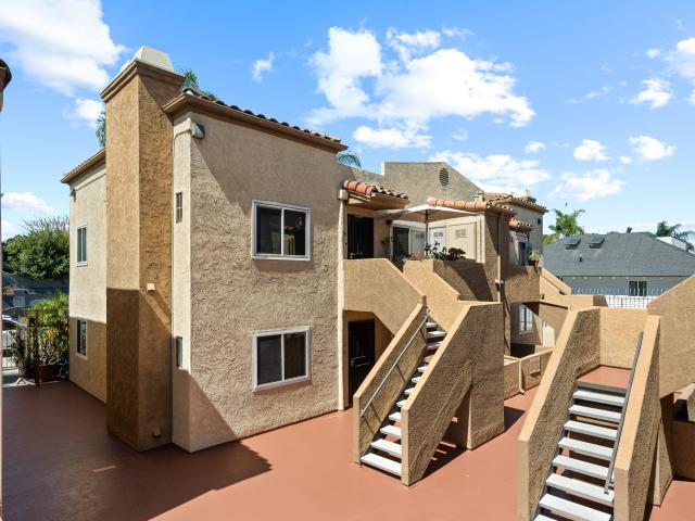 2608 Broadway, 2 beds, 2 full baths