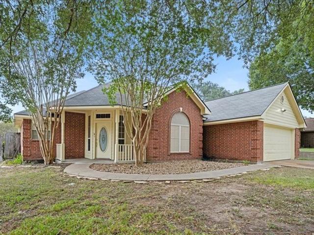 2601 Oakwood Dr, Brenham, TX 77833