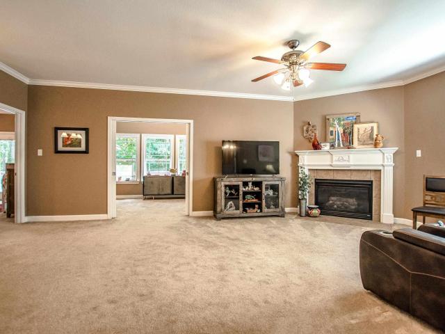 2602 Laurel