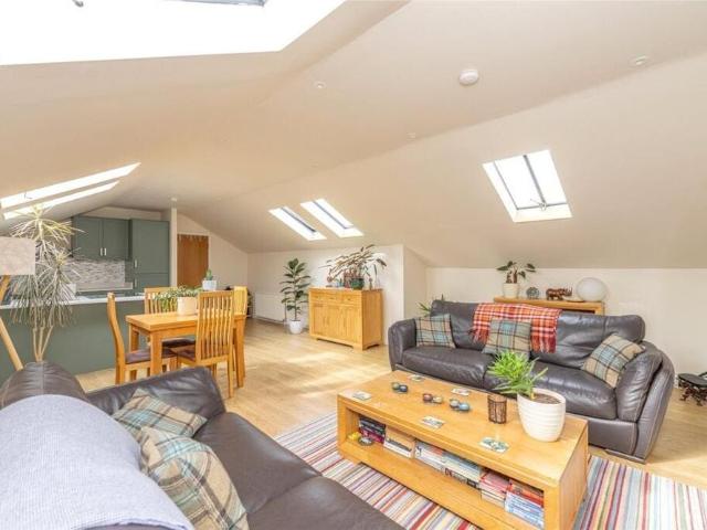 260T Craighall Road, Edinburgh, EH6 4ND
