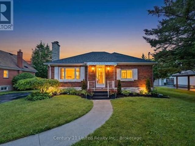 260 Mckellar Street, Peterborough Otonabee Ward 1, ON, K9J 1P7 house for sale | Listing ID X13622 | Royal LePage