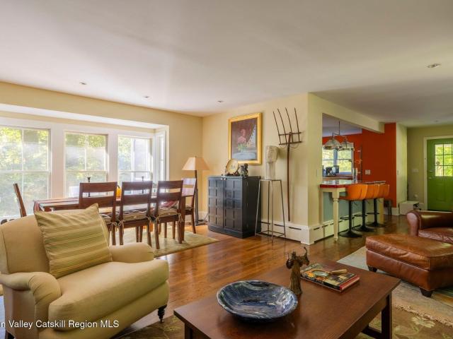 2614 Glasco Turnpike
