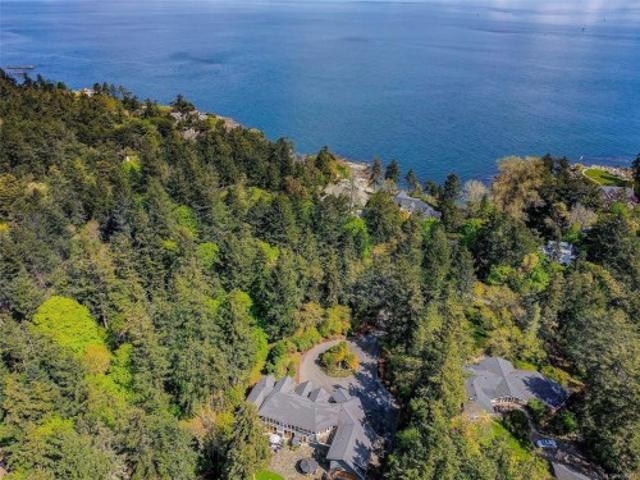 2615 Queenswood Dr, Saanich, BC, V8N 1X6 house for sale | Listing ID 1026 | Royal LePage