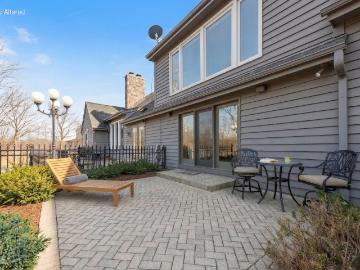 2618 W Lake Park Ct