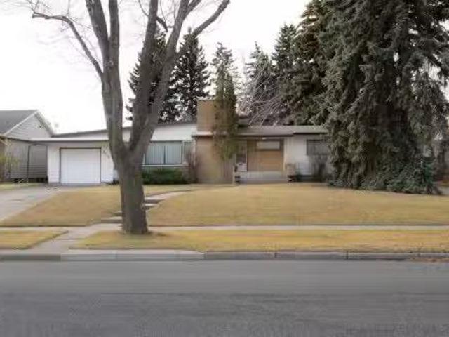 2618 6 Avenue South, Lethbridge, AB, T1J 1C7 house for sale.