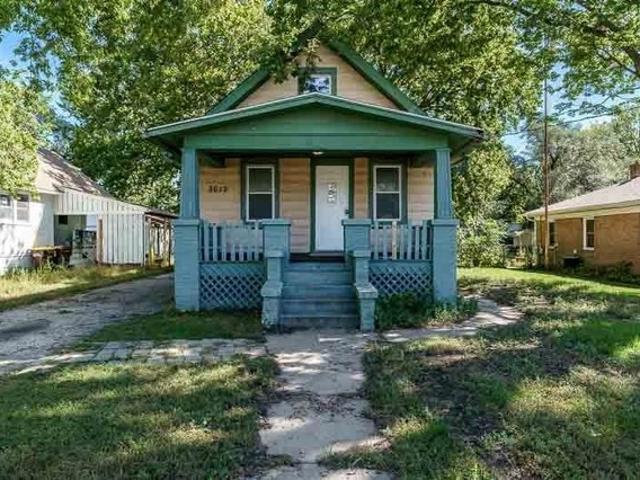 2612 S 6th St, Rockford, IL 61109