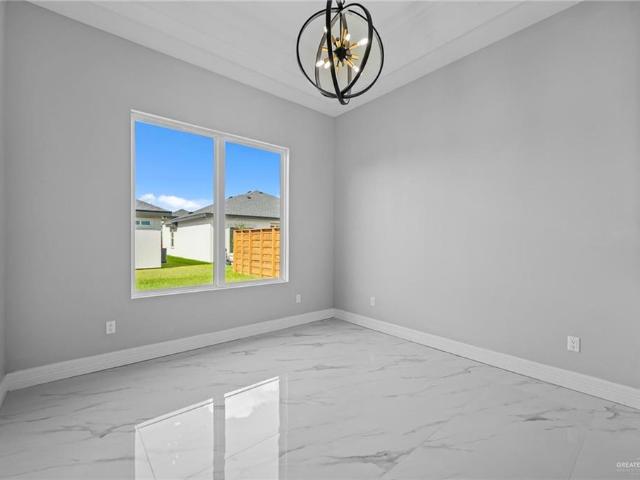 2613 E Conroe Road