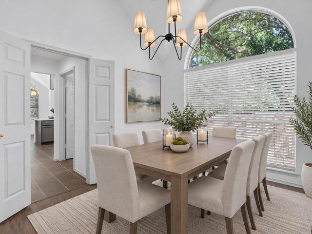 2613 Lakeshore Drive