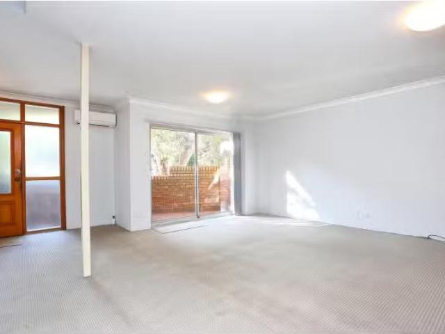 2/61 Albion Street, Waverley Townhouse for rent Listed by Car.