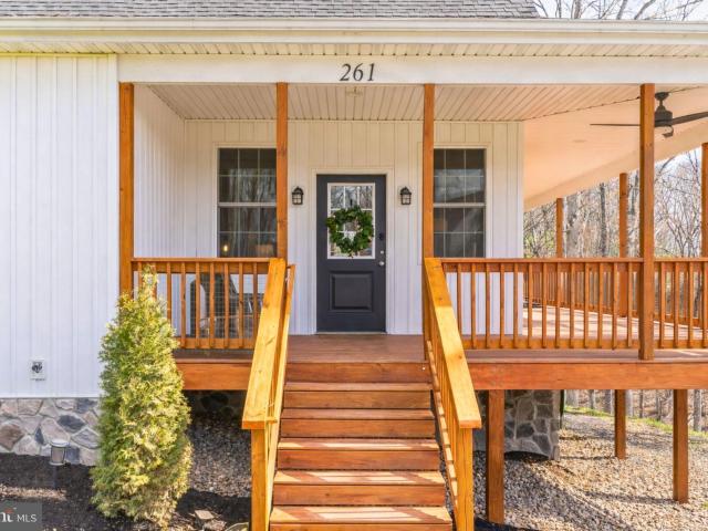 261 Sunset Village Rd, Front Royal, VA 22630 | MLS #VAWR2012