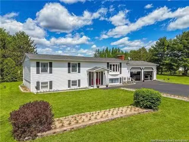 261 Route 105, Maugerville, NB, E3A 8P1 house for sale List.