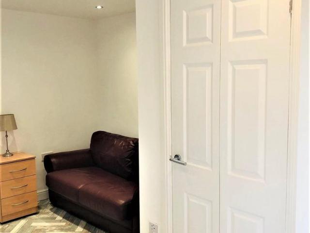 261 Rectory Road, Sutton Coldfield. 1 bed in a house share to rent £575 pcm £133 pw