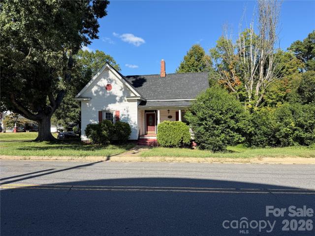 261 W Iredell Avenue