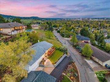 2624 N Hillway Dr