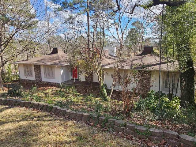 2624 Creekview Drive