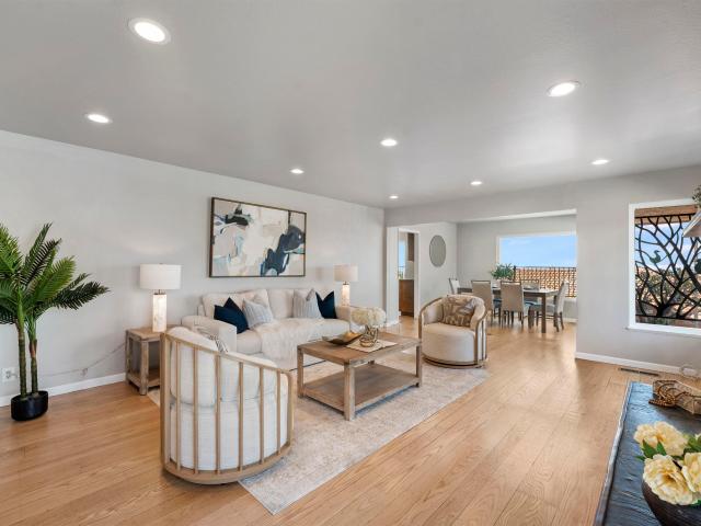 2624 Lakeview Dr