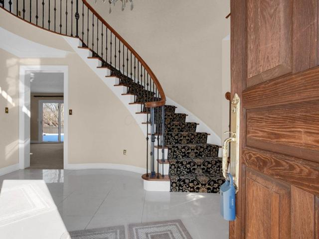 2626 Chartwell Rd, Columbus, OH